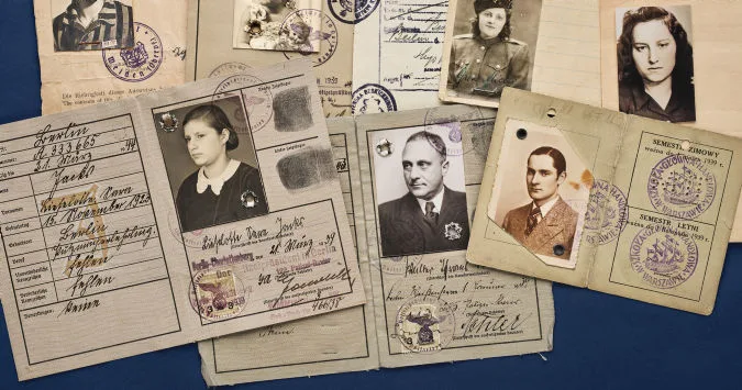 Identifikationshandlingar tillhörande Kiwa Zyto, Eva Lecerof, Alice Grosz, Hanna Dimitri, Lieselotte Jacks, Walter Brünn och Czesław Aredzki.