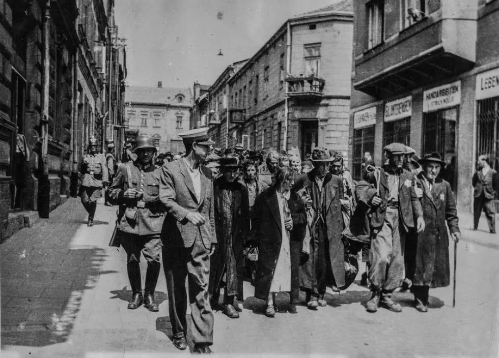En grupp med judar från gettot i Chrzanów