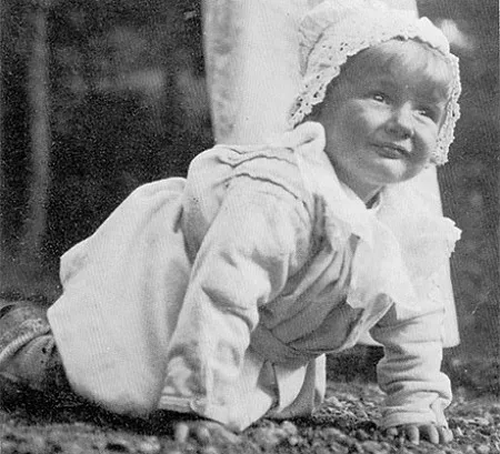 Raoul Wallenberg vid Wisingska villan på Lidingö. Foto: Public Domain, Wikimedia Commons.