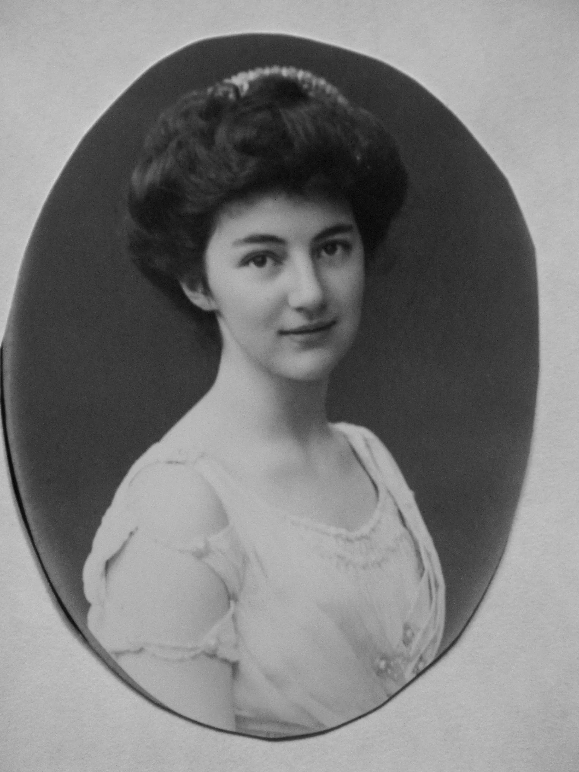 Porträtt på Maj Wising 1912. Bild: Wallenbergfamiljens privata samling. Foto: Karl Gabor.