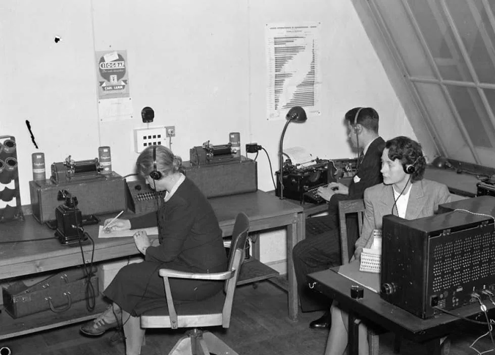 Utrikesdepartementets-radiorum-6-juni-1944-Foto-J-H-SvD-Stadsmuseet-i-Stockholm-980x704px