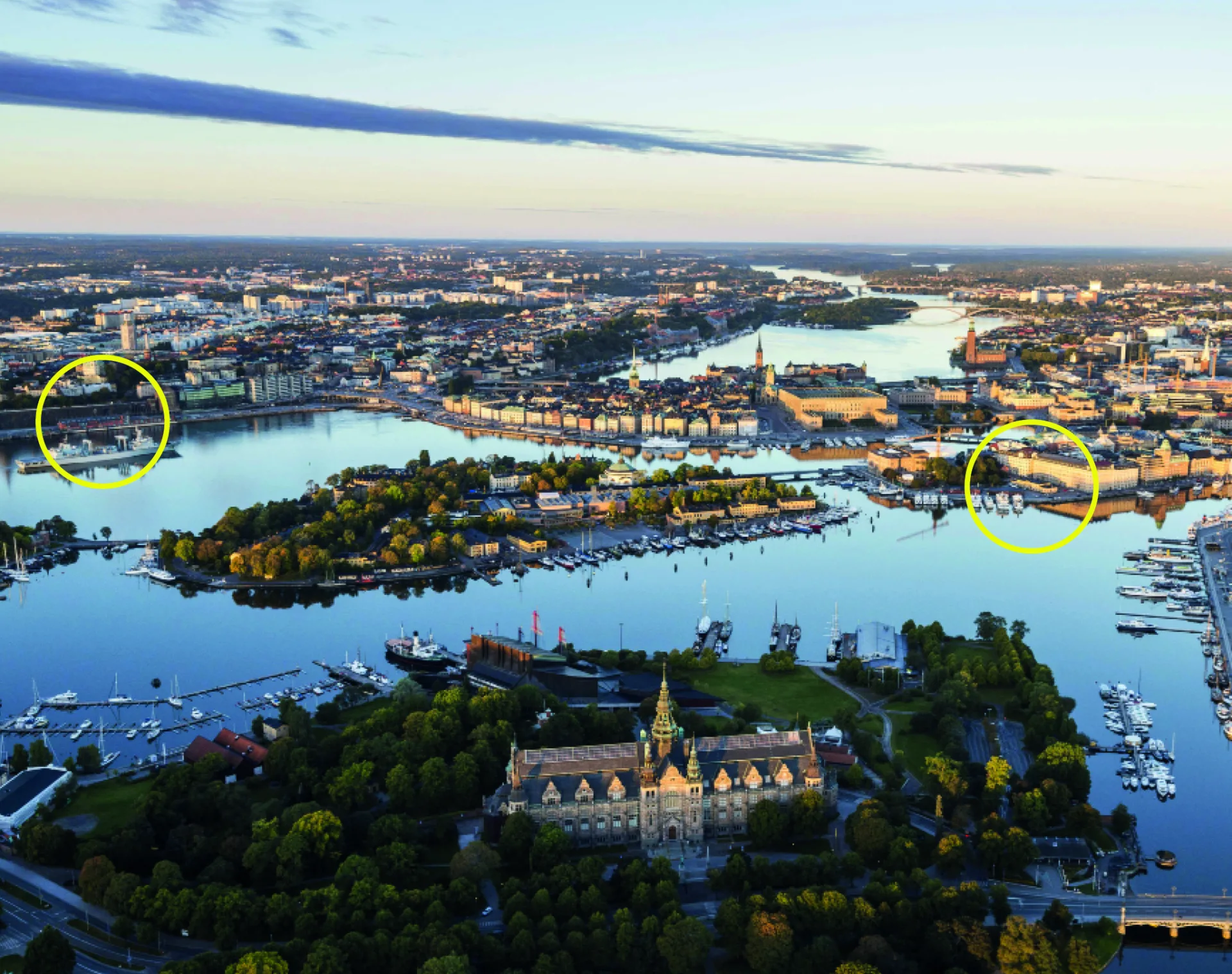 Vy över Stockholm med två gula ringar.